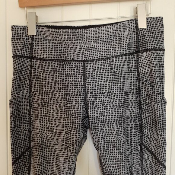 Lululemon Speed Tight V in Fall Net White Black / Black Size 10 - Picture 5 of 15